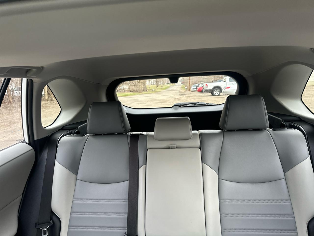 Toyota RAV4 XLE Premium AWD (Natl) 2020