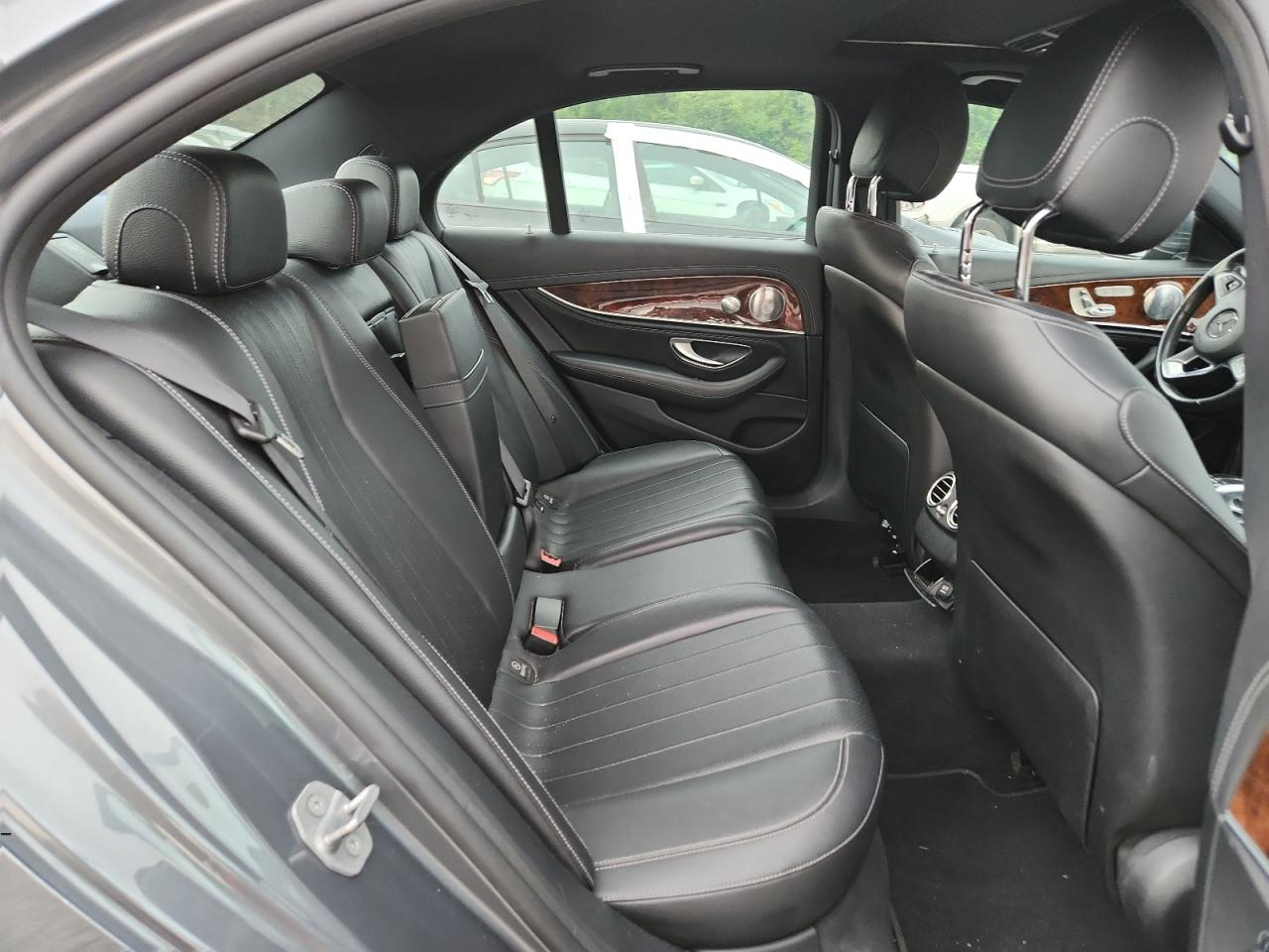 Mercedes-Benz E-Class E 300 Luxury 4MATIC Sedan 2017