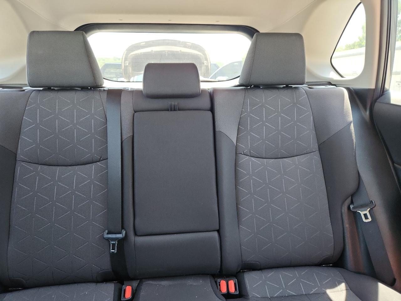 Toyota RAV4 XLE FWD (Natl) 2019