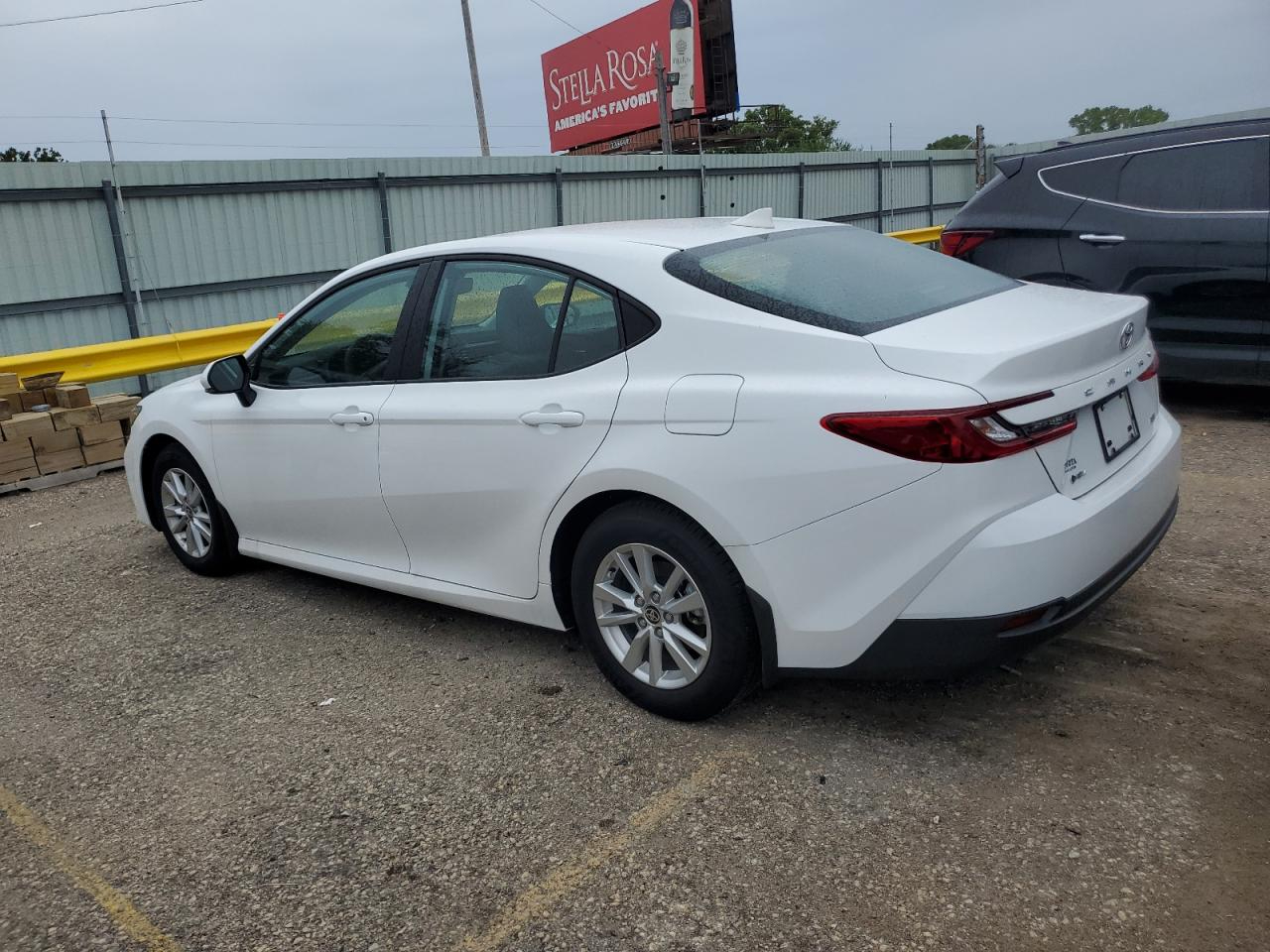Toyota Camry LE (Natl) 2025