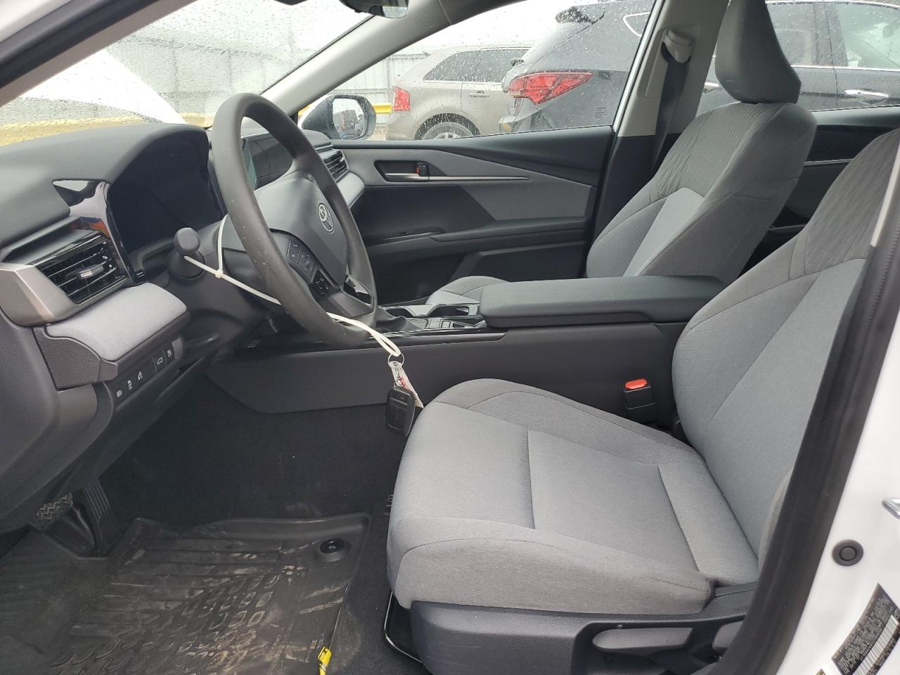 Toyota Camry LE (Natl) 2025