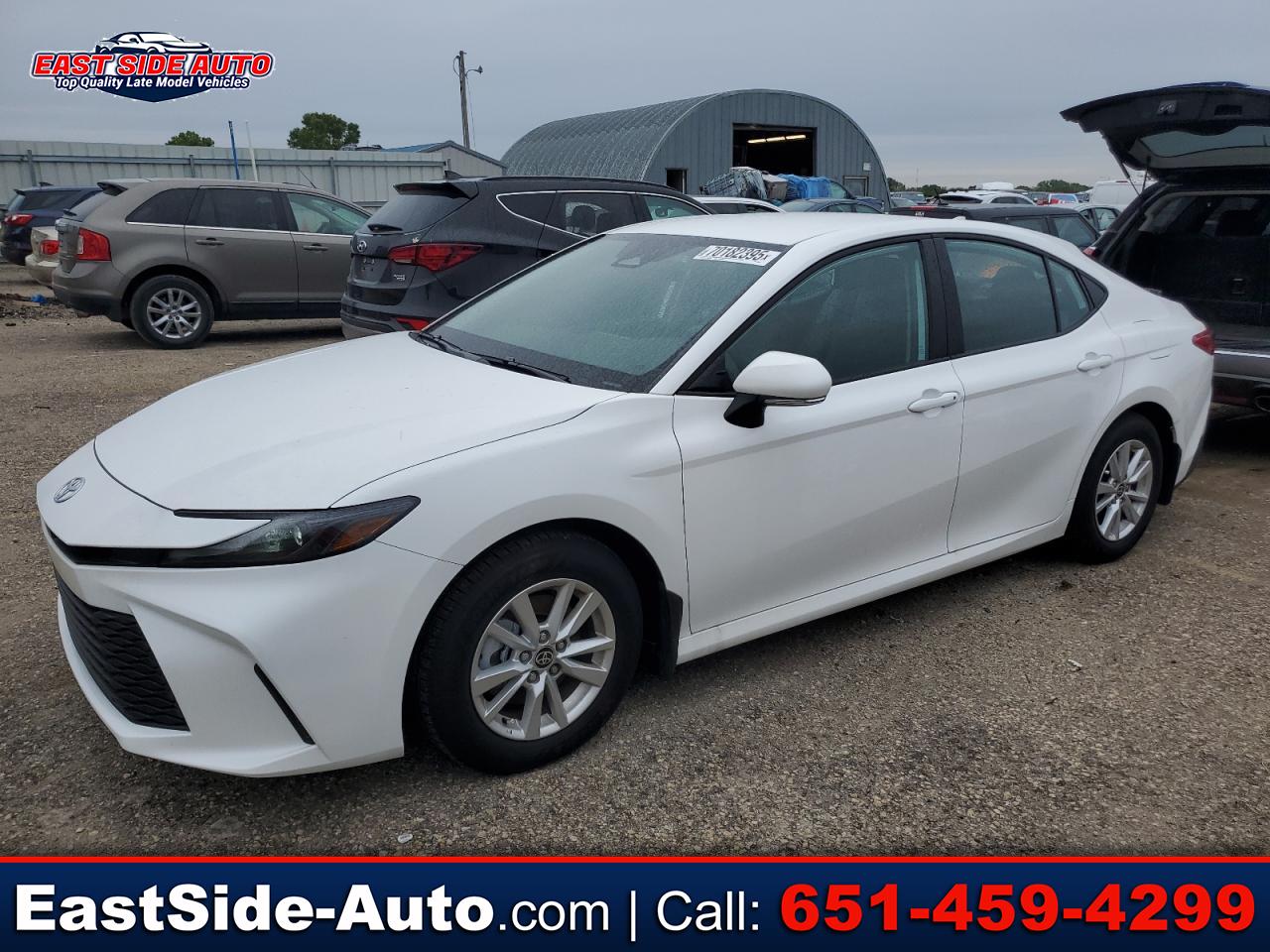 2025 Toyota Camry LE's photo