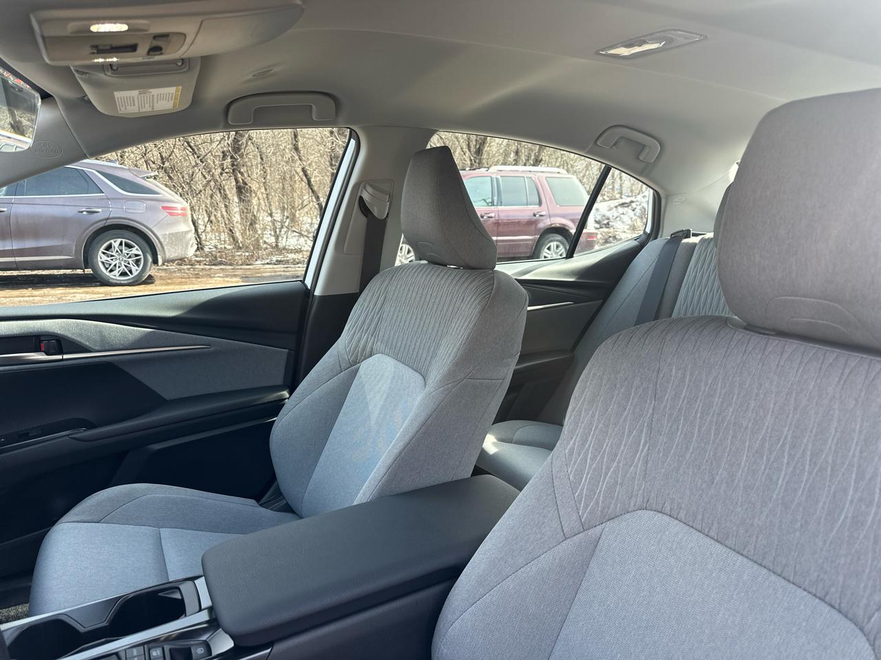 Toyota Camry LE (Natl) 2025