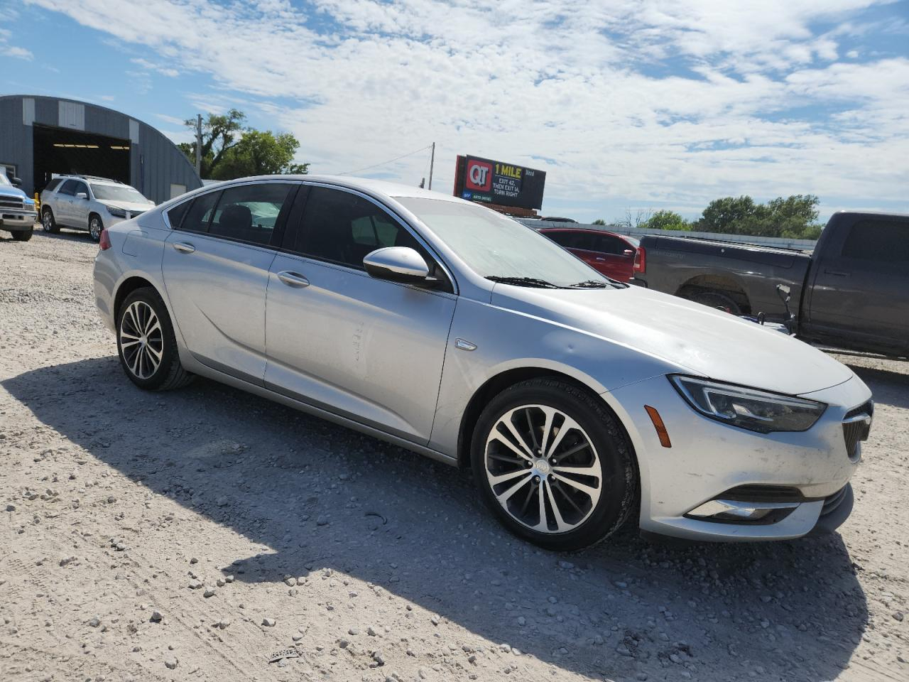Buick Regal Sportback 4dr Sdn Essence FWD 2019
