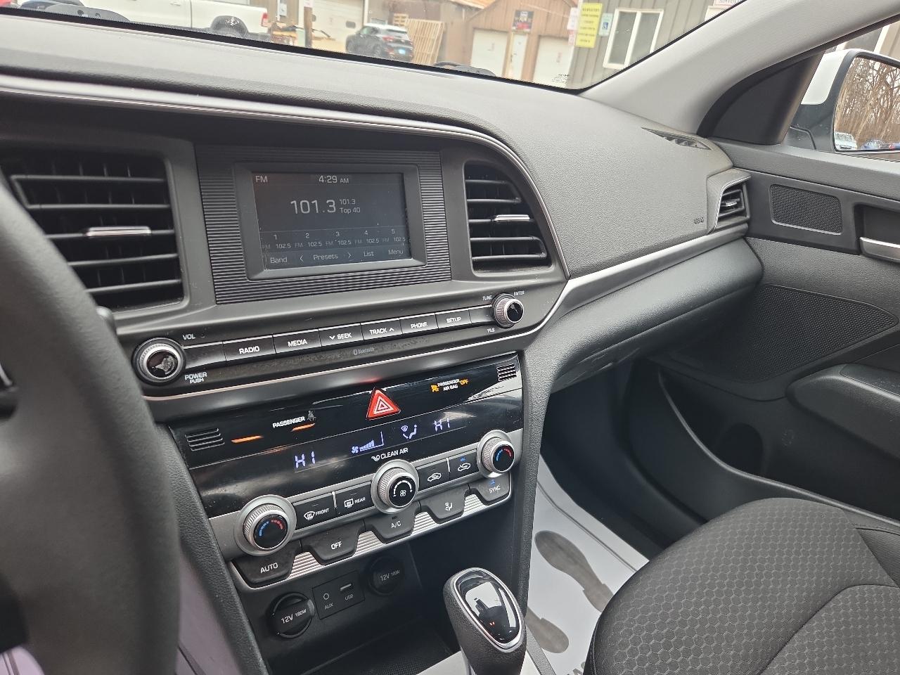 Hyundai Elantra SE IVT 2020