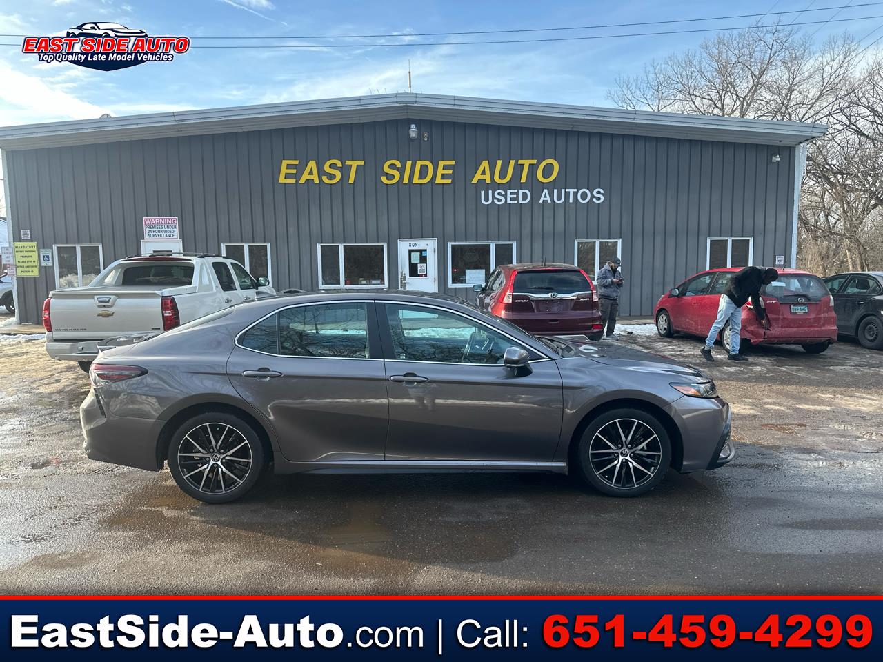 2024 Toyota Camry SE's photo