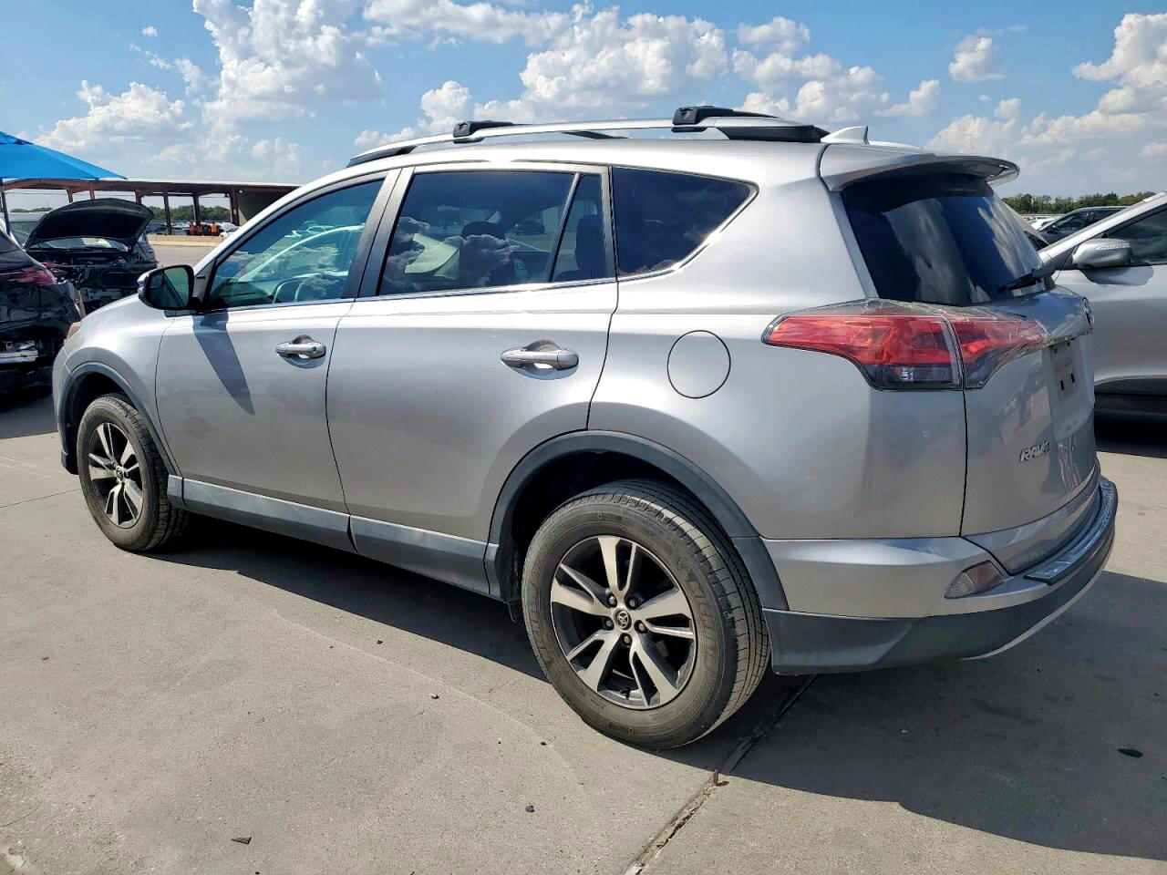 Toyota RAV4 XLE FWD (Natl) 2017