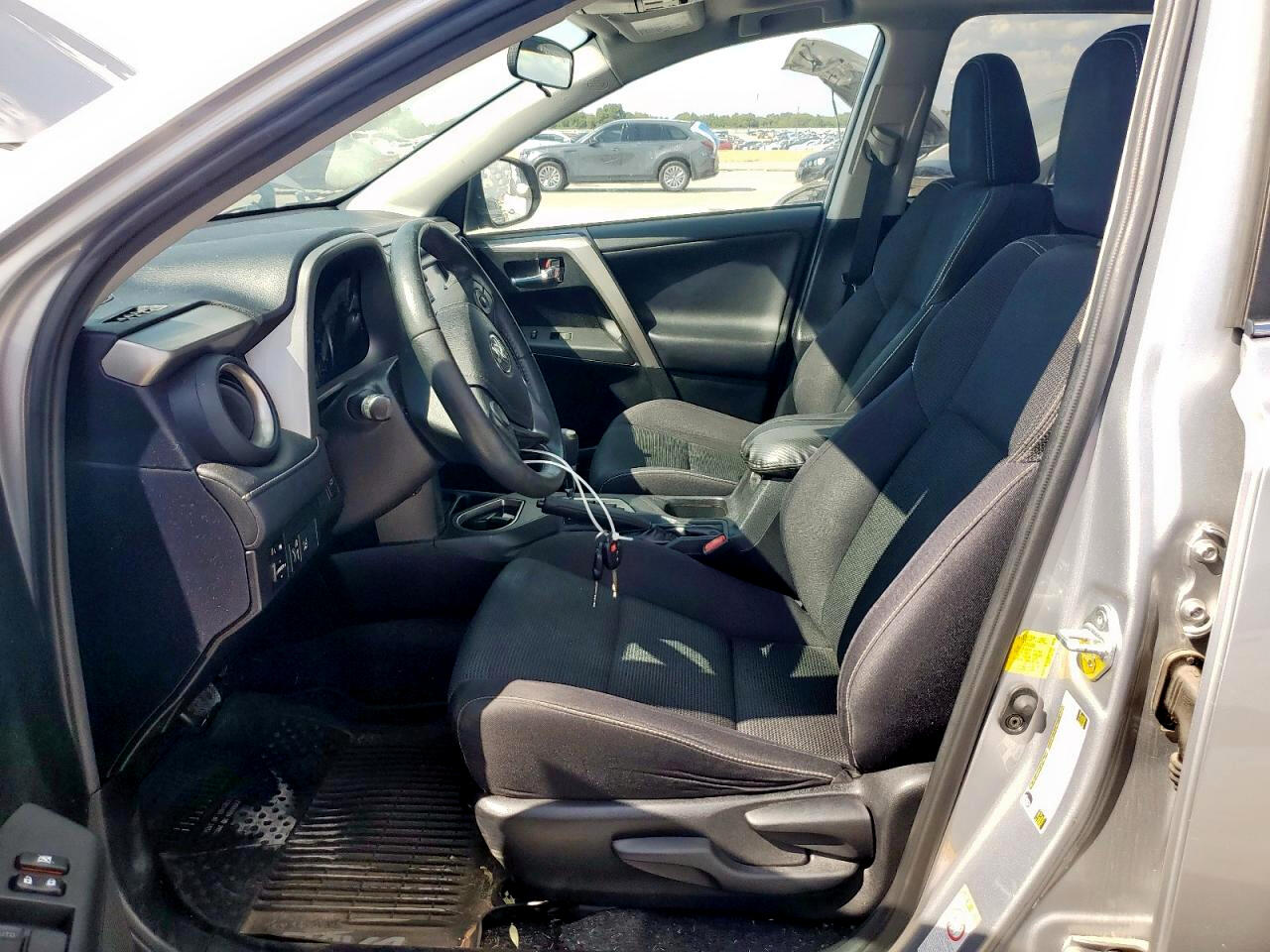 Toyota RAV4 XLE FWD (Natl) 2017