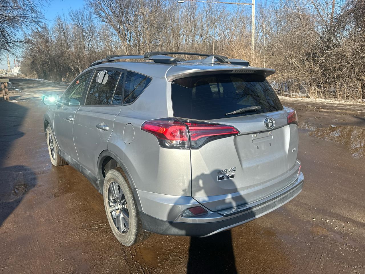 Toyota RAV4 XLE FWD (Natl) 2017