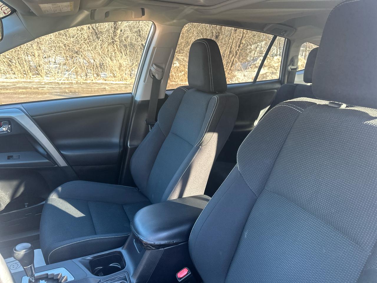 Toyota RAV4 XLE FWD (Natl) 2017