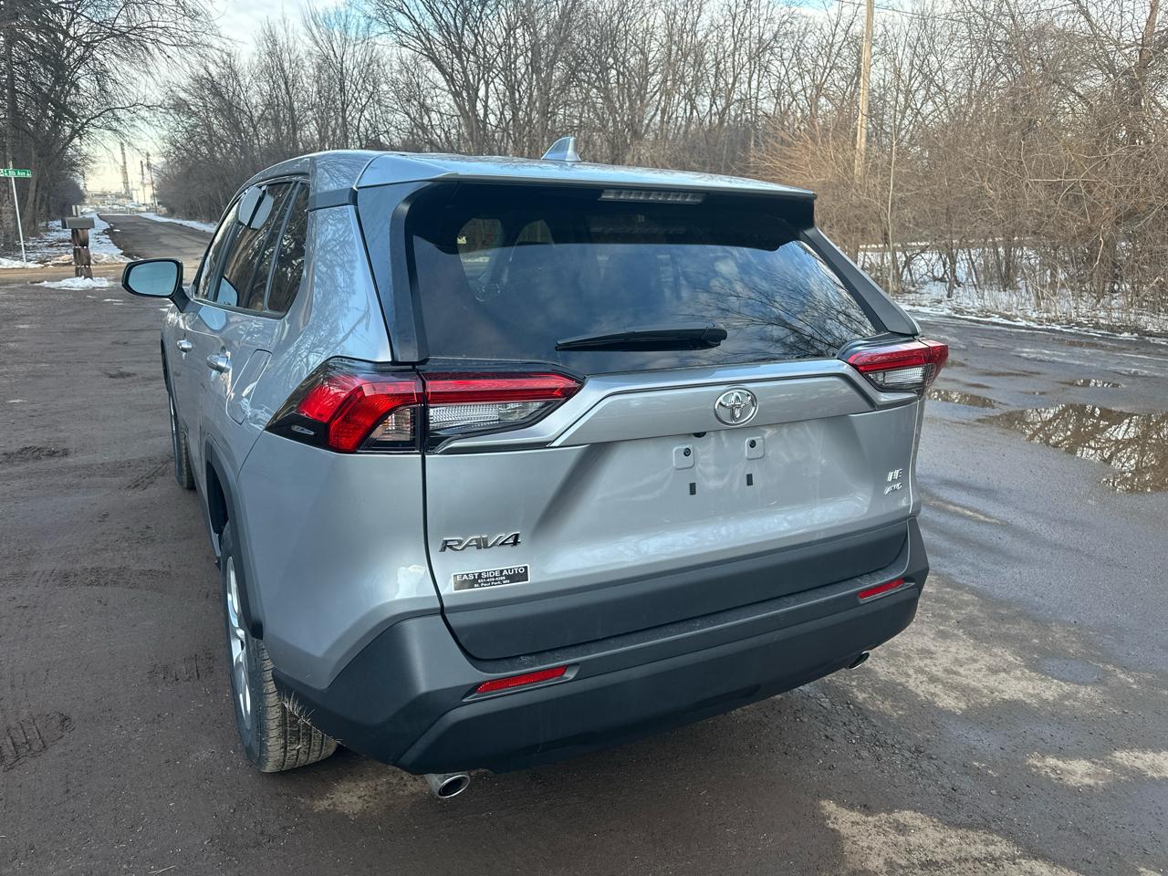 Toyota RAV4 LE AWD (Natl) 2023