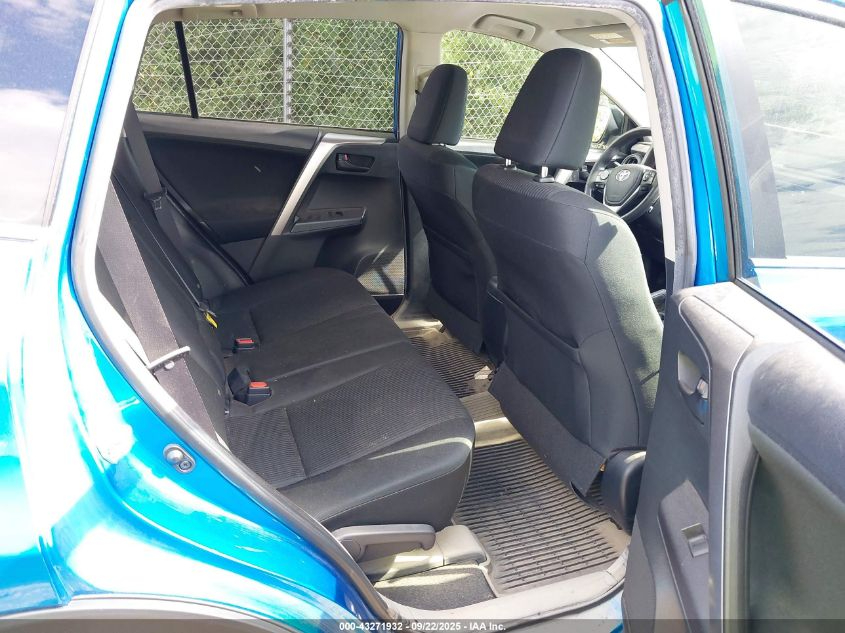 Toyota RAV4 LE FWD (Natl) 2018