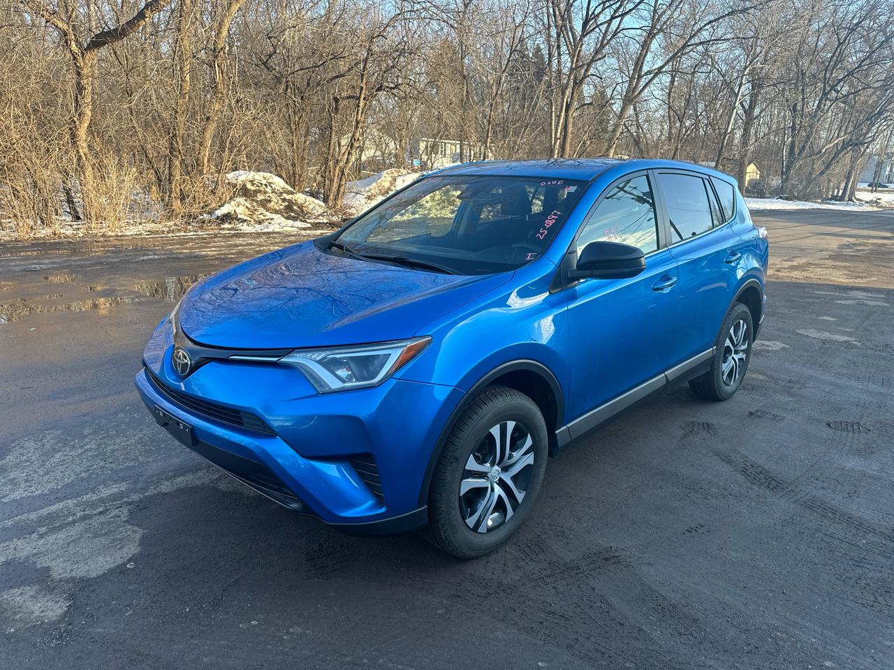 Toyota RAV4 LE FWD (Natl) 2018