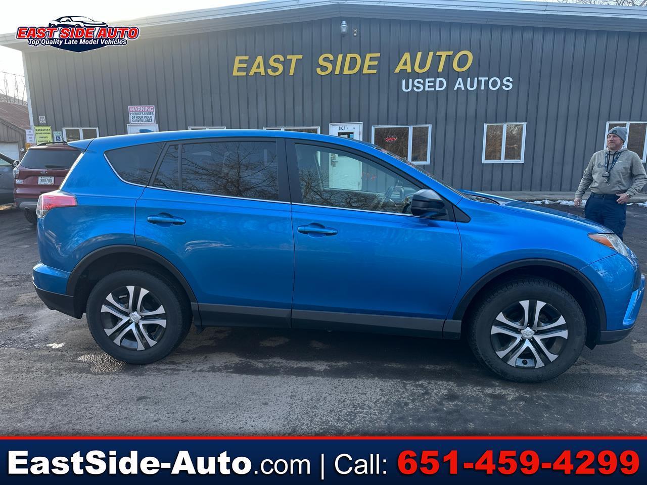 Toyota RAV4 LE FWD (Natl) 2018