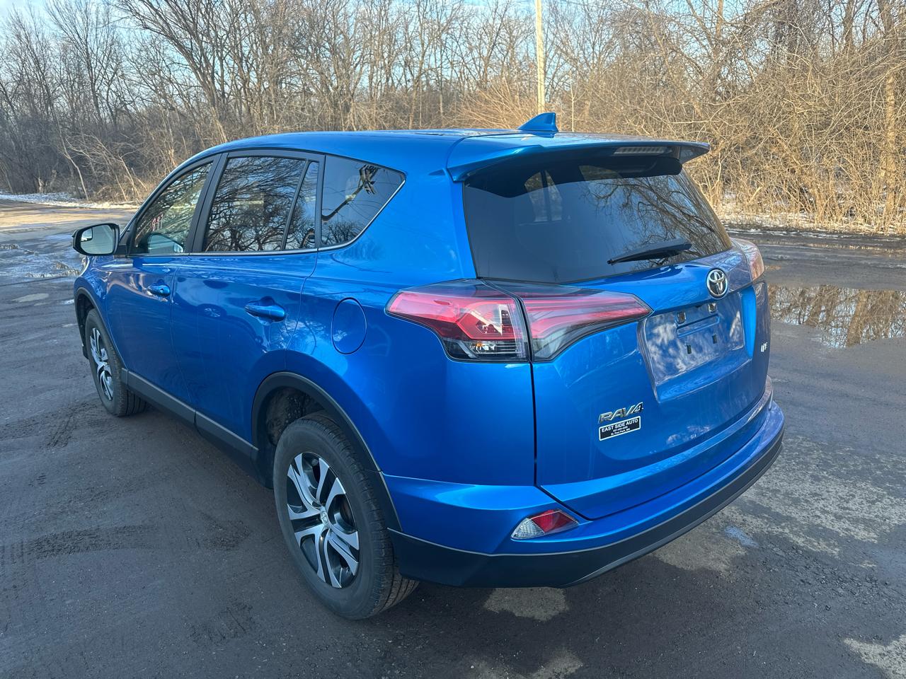 Toyota RAV4 LE FWD (Natl) 2018