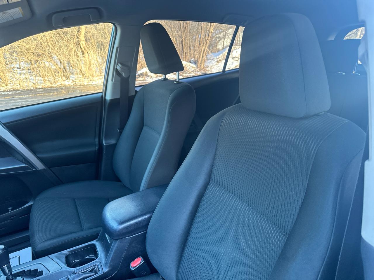 Toyota RAV4 LE FWD (Natl) 2018