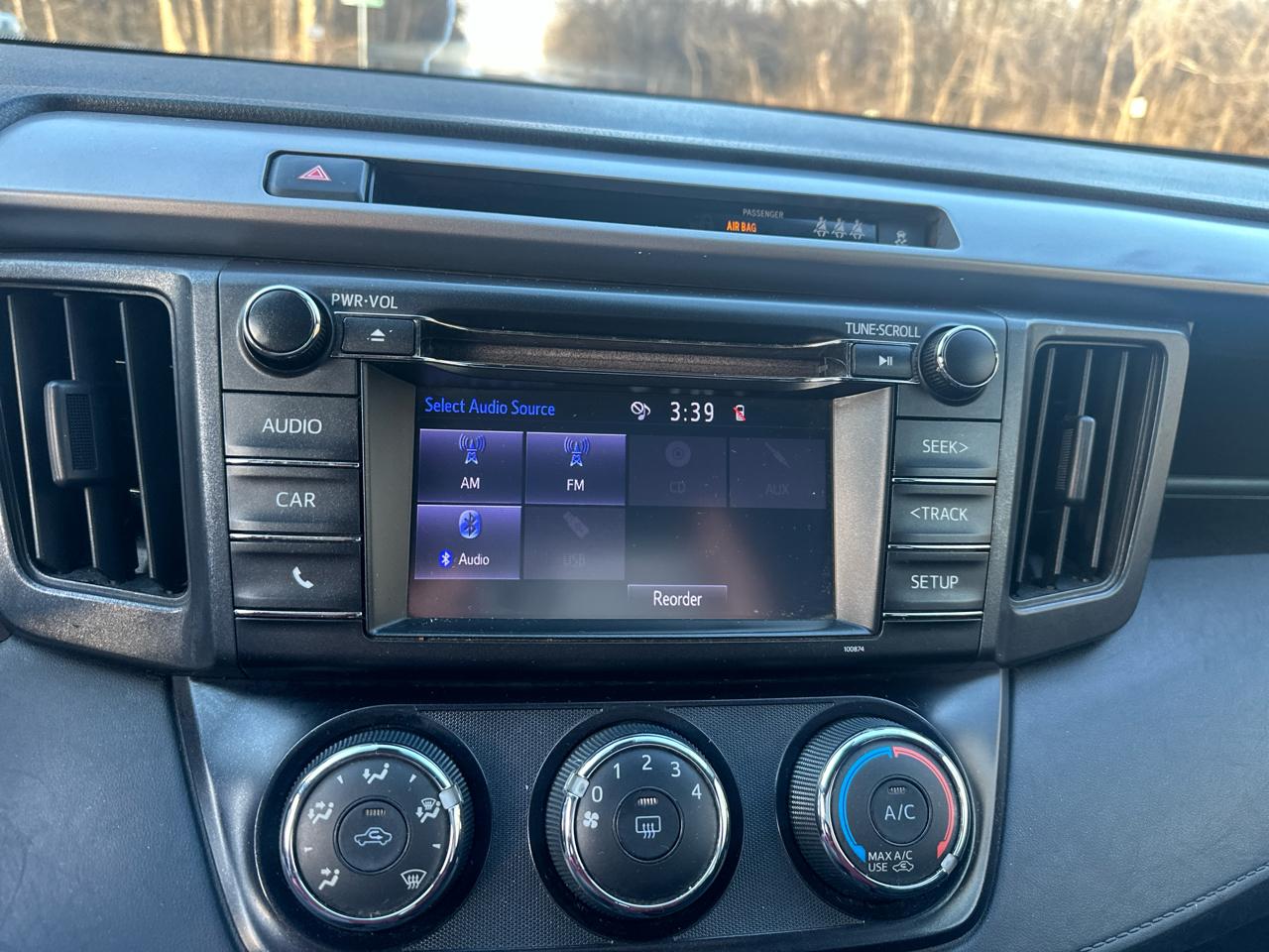 Toyota RAV4 LE FWD (Natl) 2018