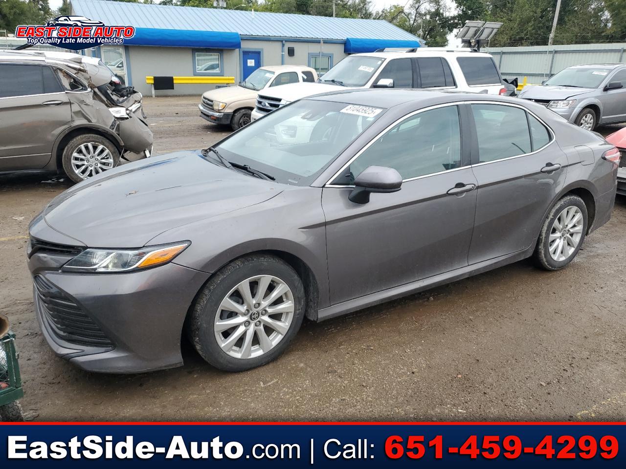 2020 Toyota Camry LE's photo