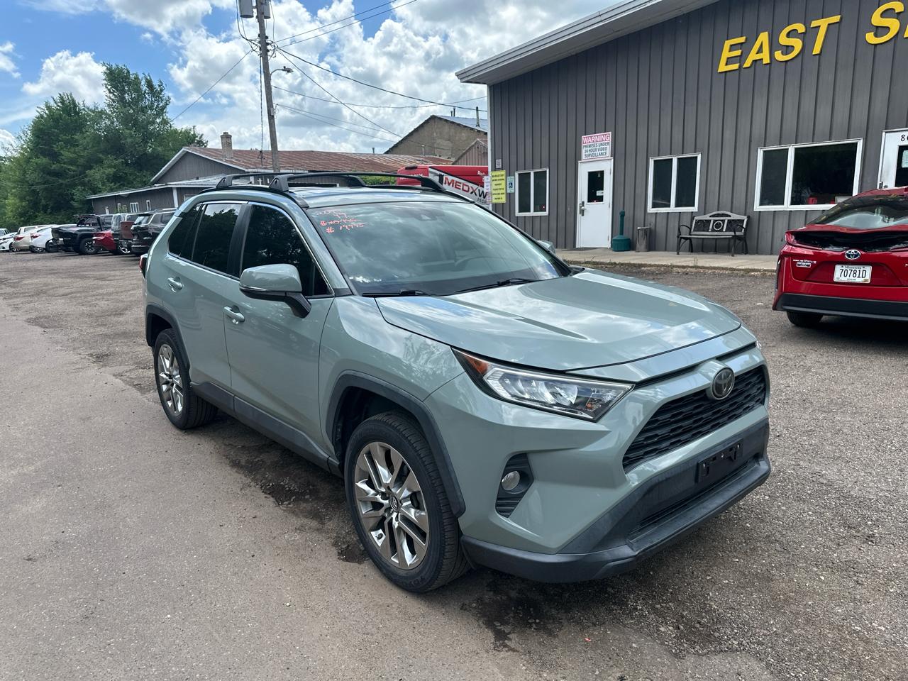 Toyota RAV4 XLE Premium FWD (Natl) 2019