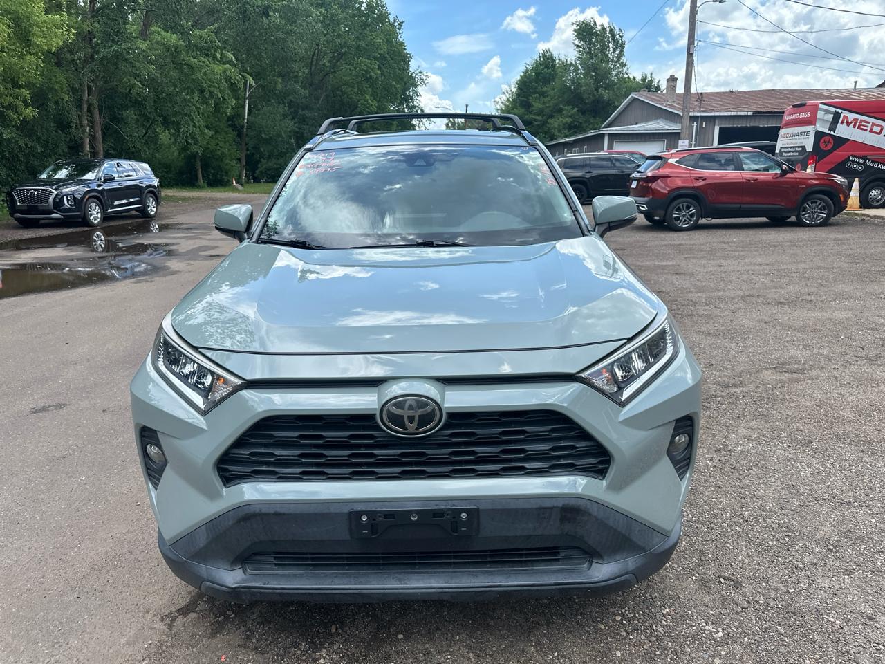 Toyota RAV4 XLE Premium FWD (Natl) 2019