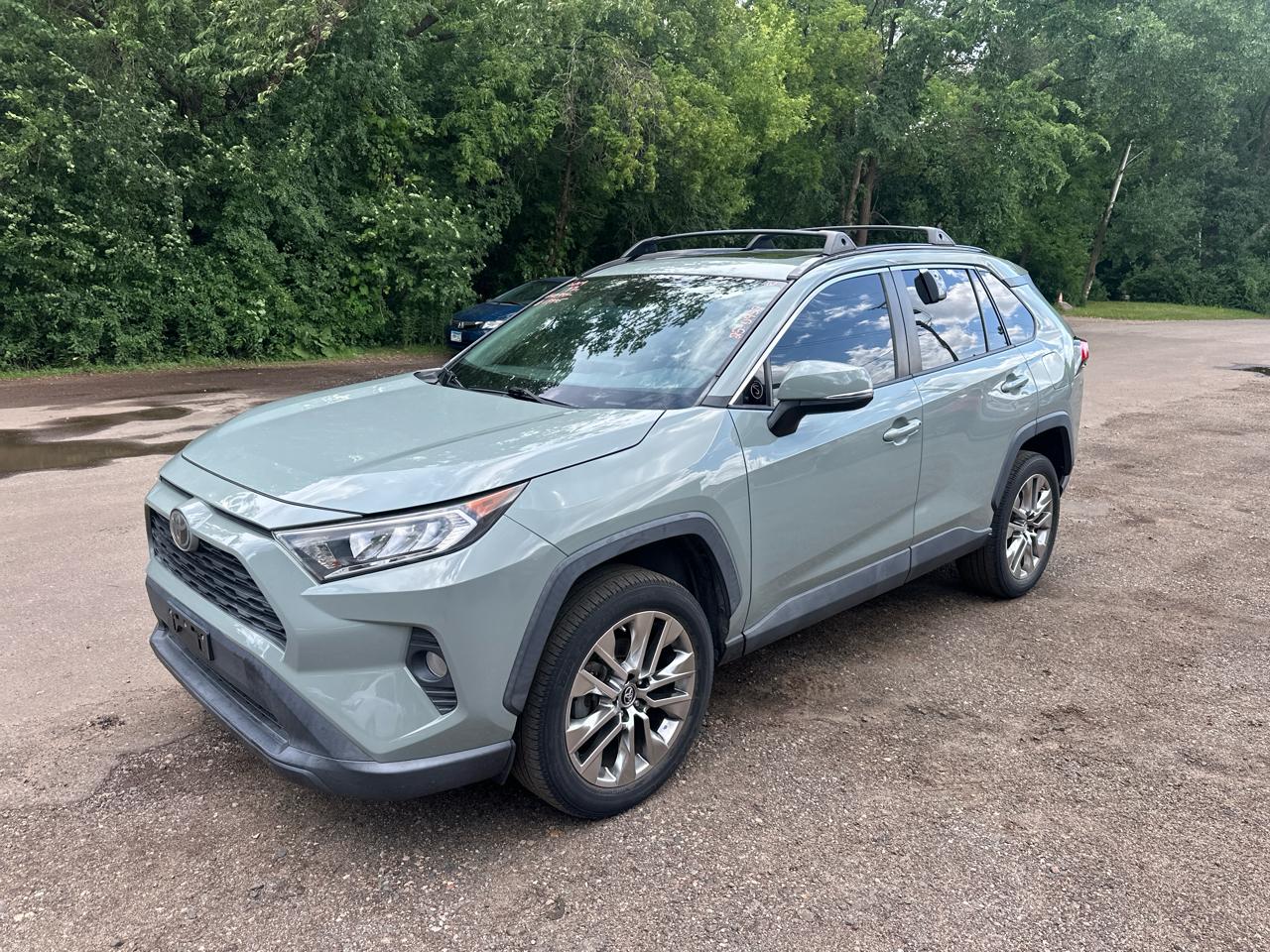 Toyota RAV4 XLE Premium FWD (Natl) 2019
