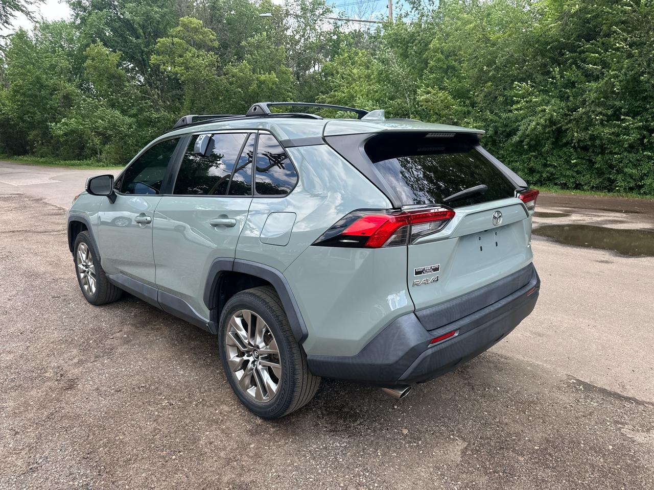 Toyota RAV4 XLE Premium FWD (Natl) 2019