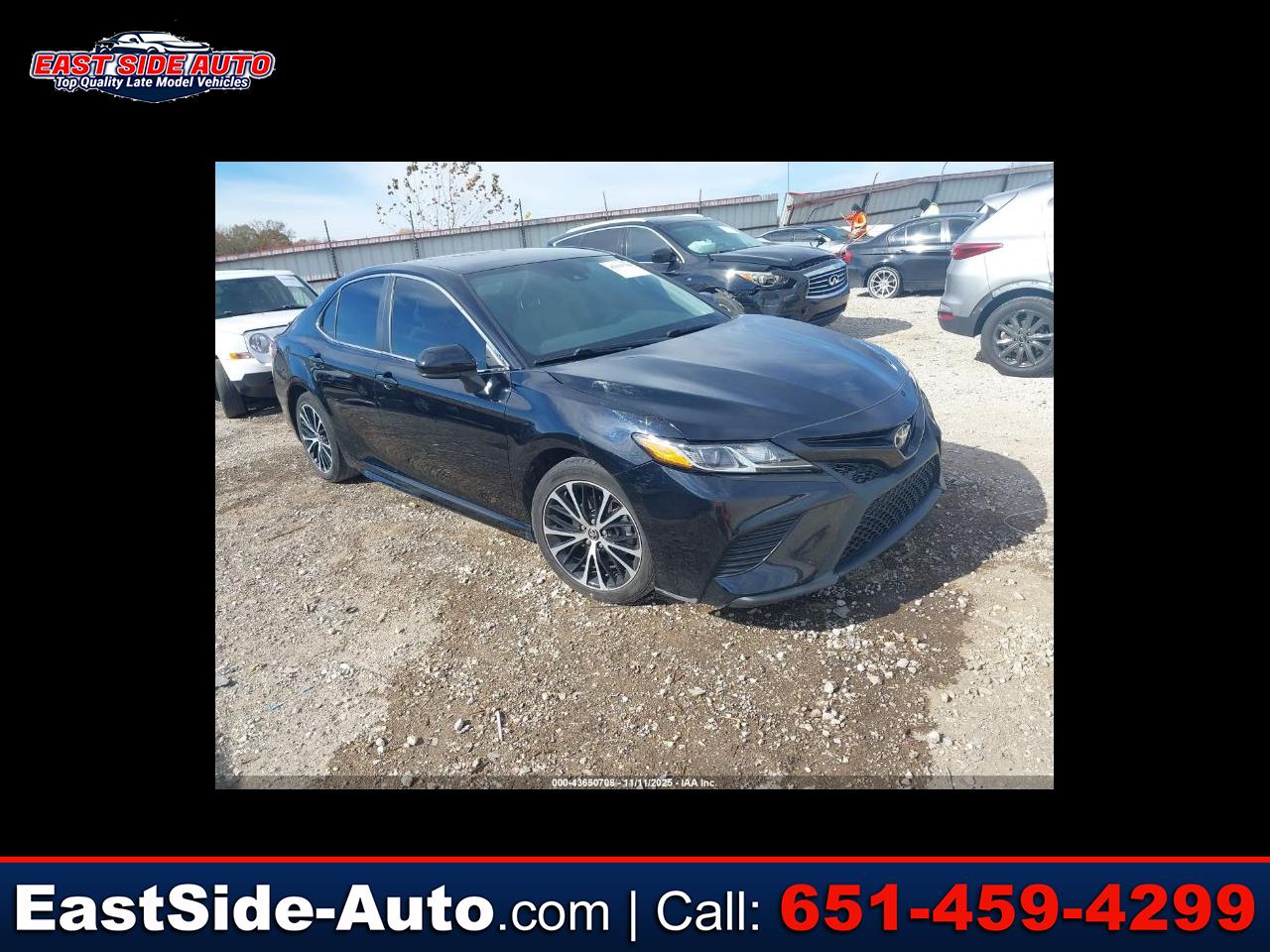 2020 Toyota Camry SE's photo