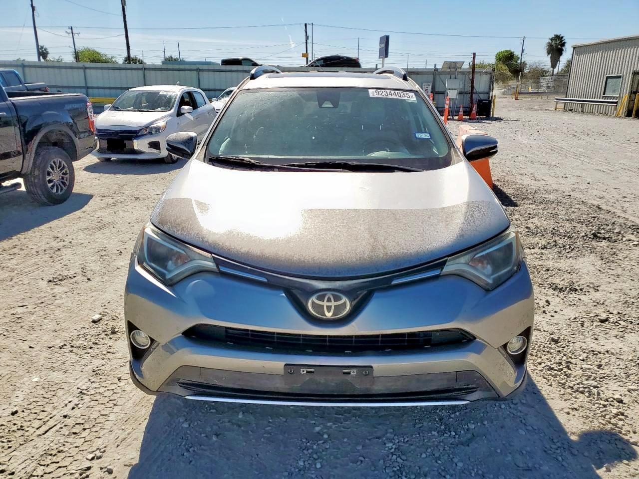 Toyota RAV4 XLE FWD (Natl) 2017