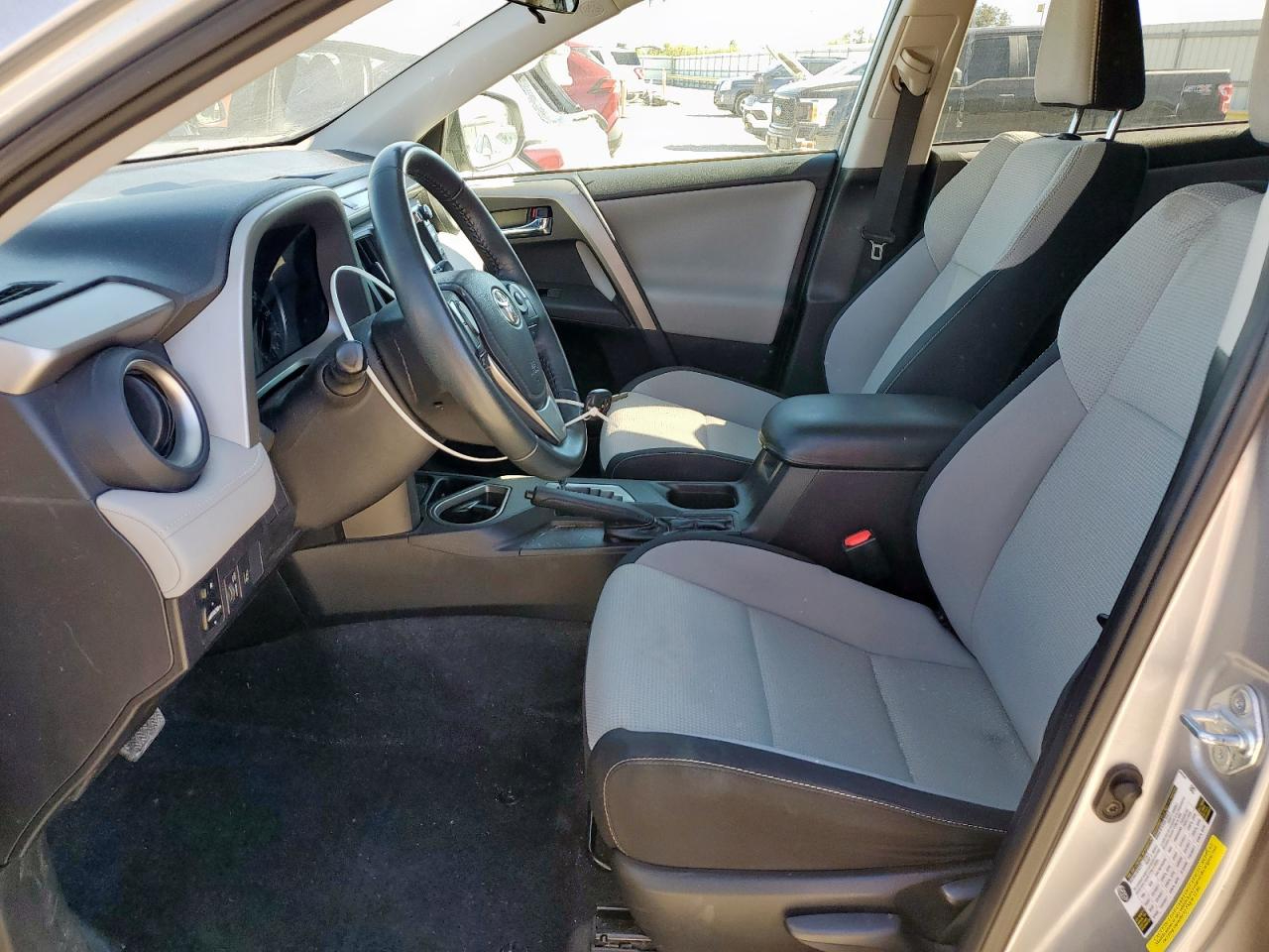 Toyota RAV4 XLE FWD (Natl) 2017