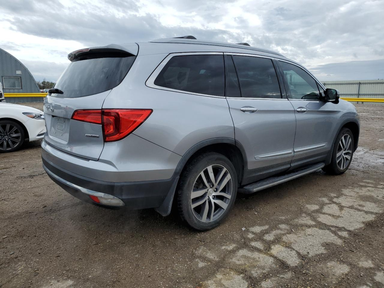 Honda Pilot 2WD 4dr Touring w/RES & Navi 2016