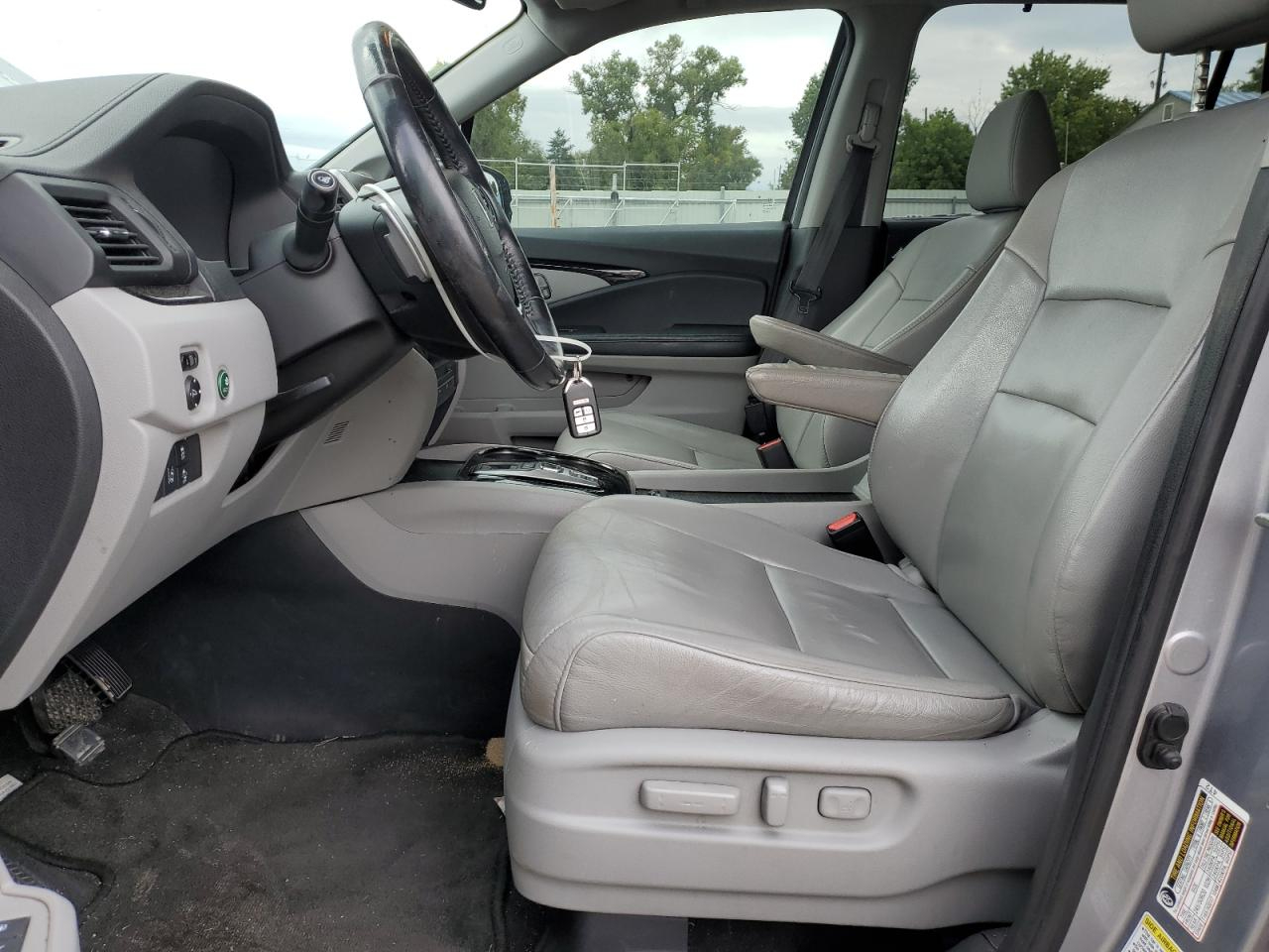 Honda Pilot 2WD 4dr Touring w/RES & Navi 2016