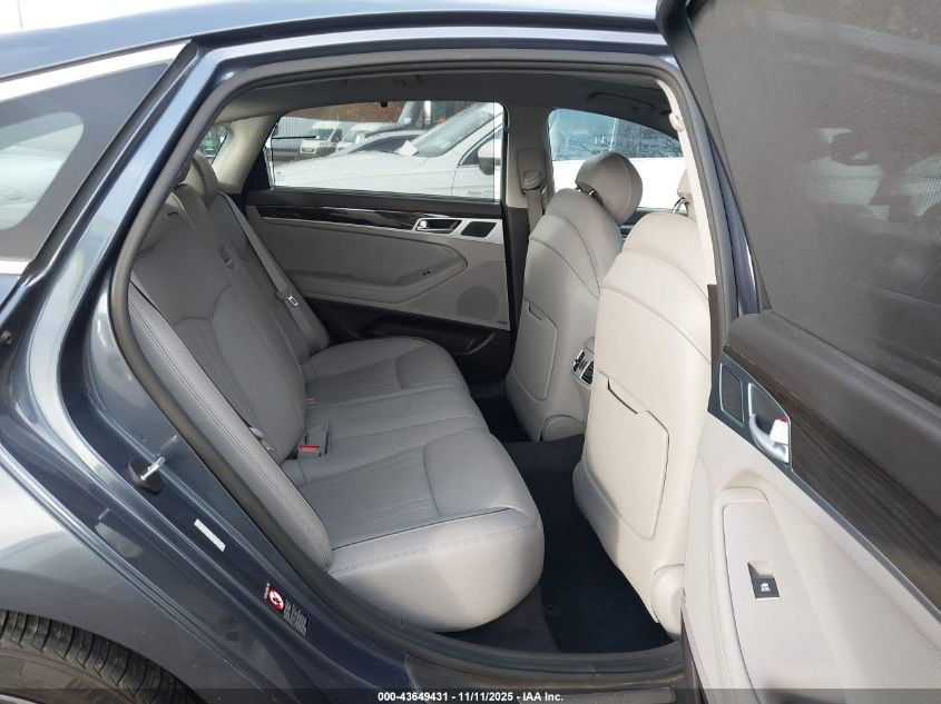 Hyundai Genesis 4dr Sdn V6 3.8L AWD 2015