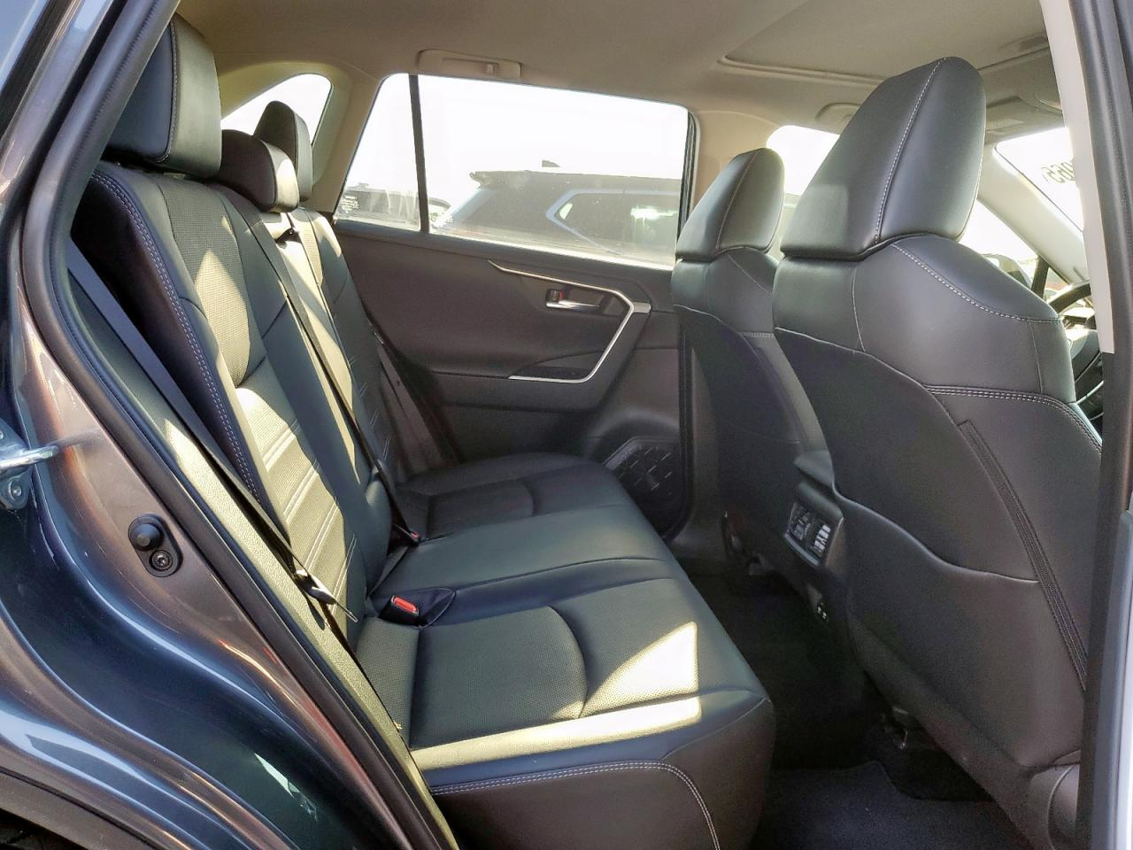 Toyota RAV4 Limited FWD (Natl) 2019