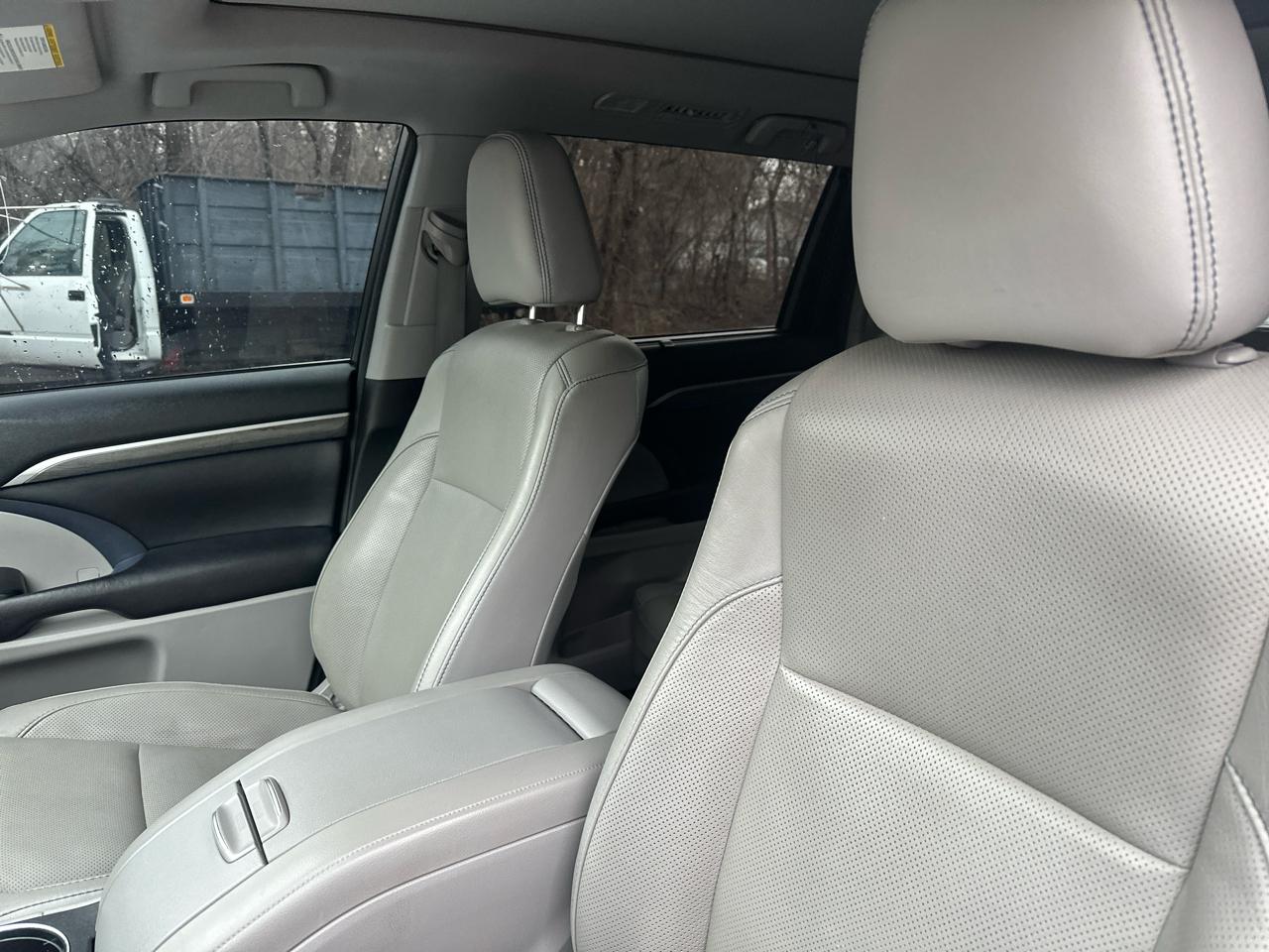 Toyota Highlander Limited V6 AWD (Natl) 2017