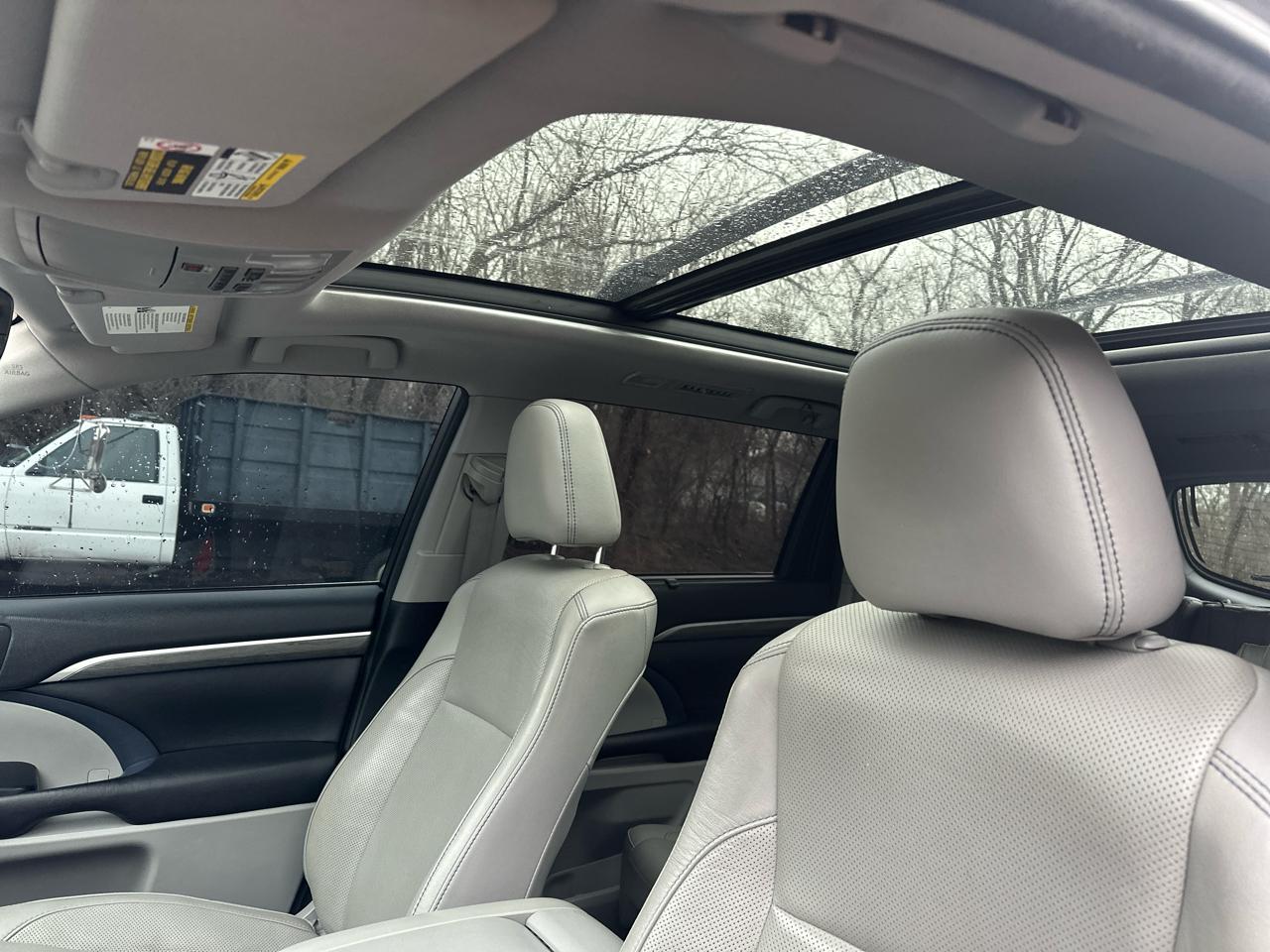 Toyota Highlander Limited V6 AWD (Natl) 2017