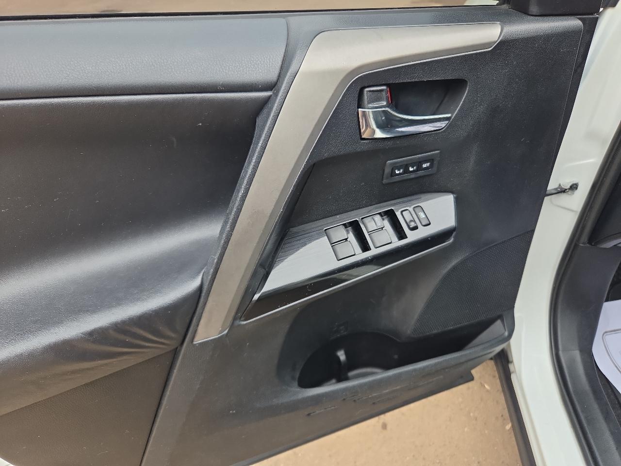 Toyota RAV4 Limited FWD (Natl) 2017