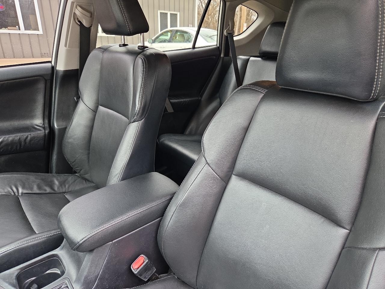 Toyota RAV4 Limited FWD (Natl) 2017