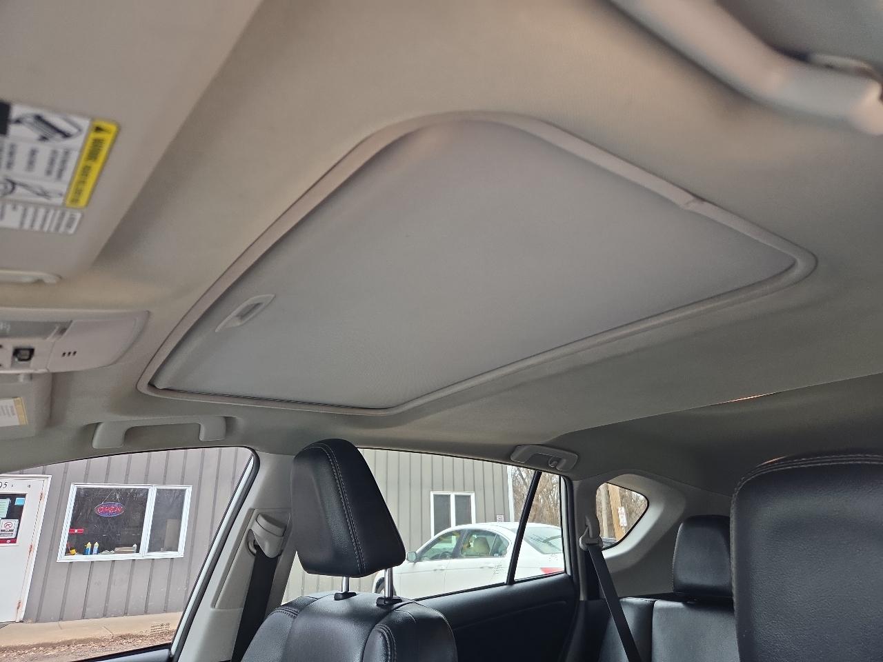 Toyota RAV4 Limited FWD (Natl) 2017