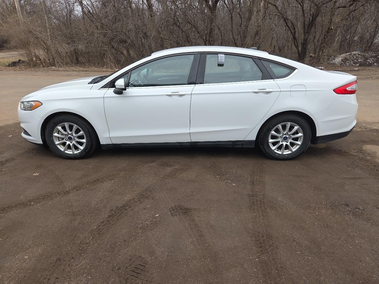 Ford Fusion 4dr Sdn S FWD 2015
