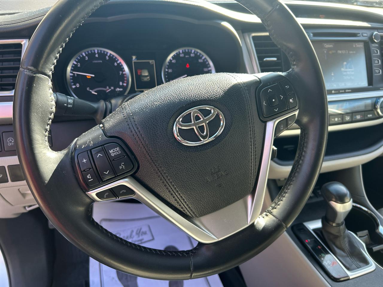 Toyota Highlander LE V6 AWD (Natl) 2017