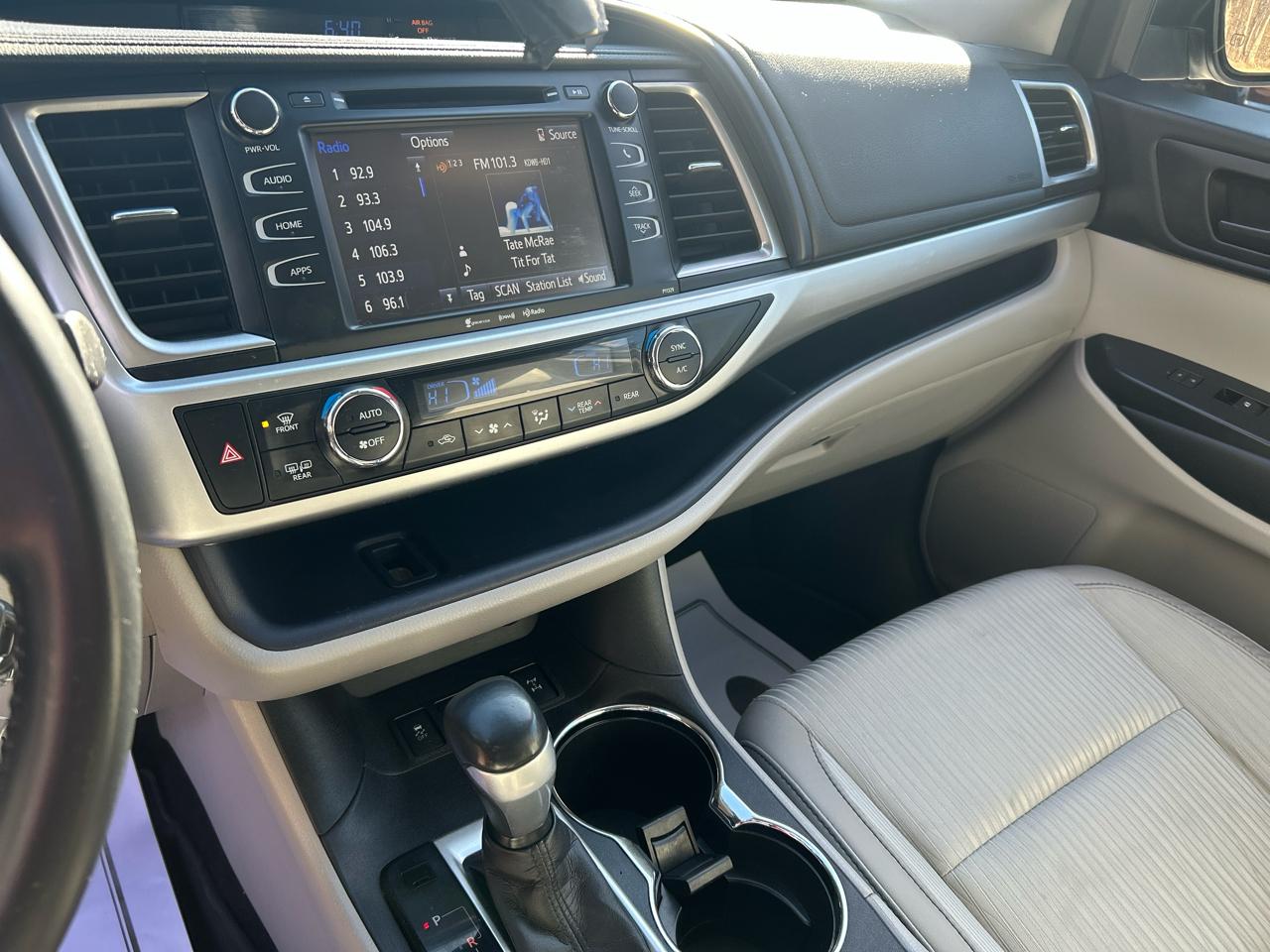 Toyota Highlander LE V6 AWD (Natl) 2017