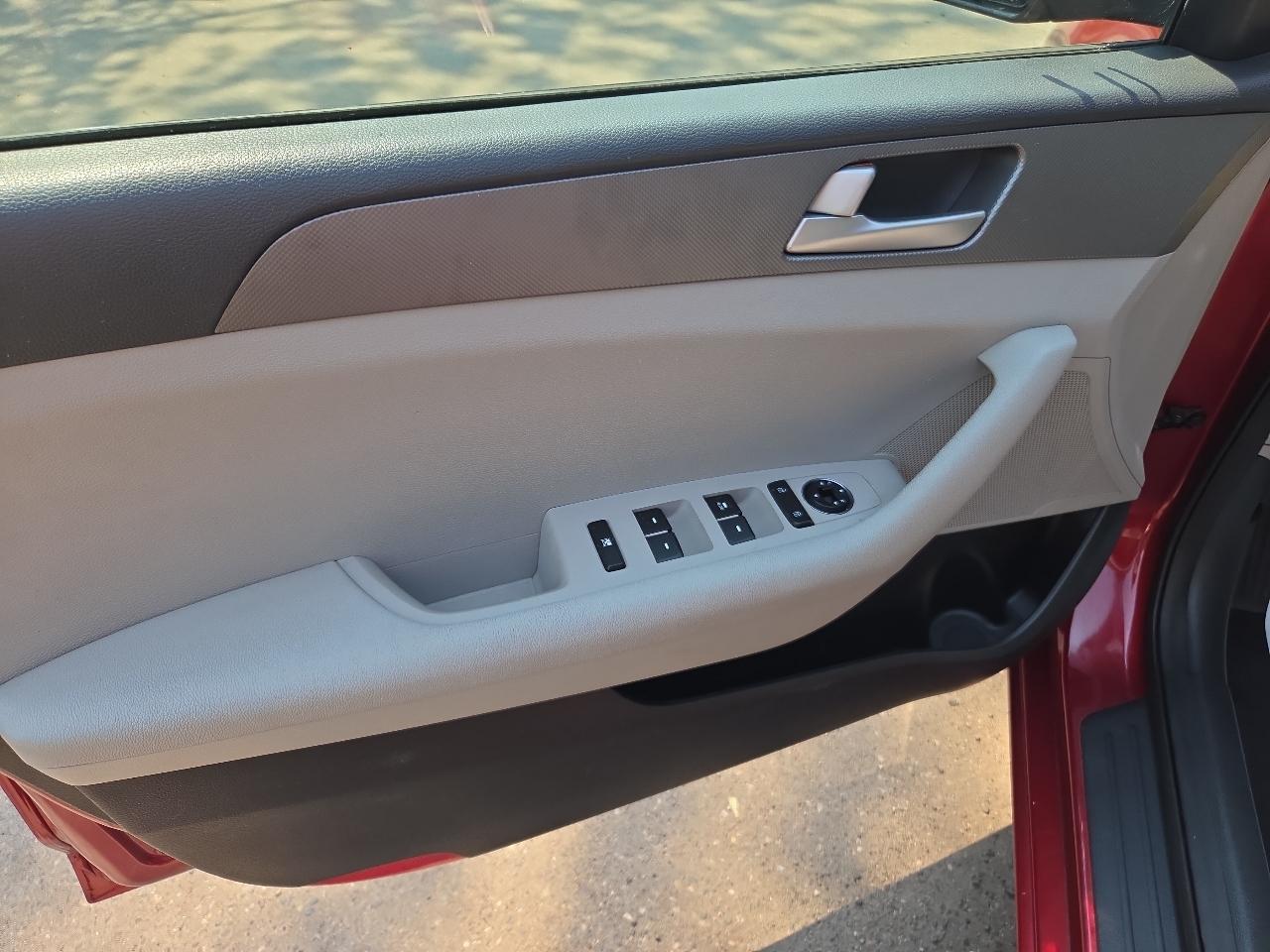 Hyundai Sonata 4dr Sdn 2.4L SE 2016