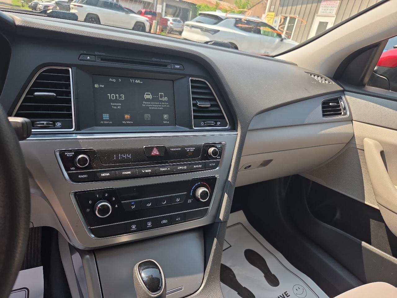 Hyundai Sonata 4dr Sdn 2.4L SE 2016