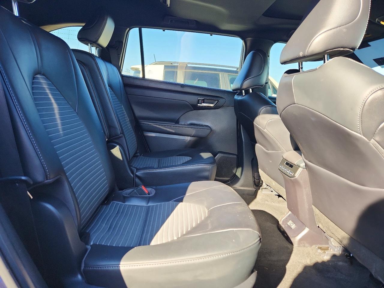 Toyota Highlander L AWD (Natl) 2023