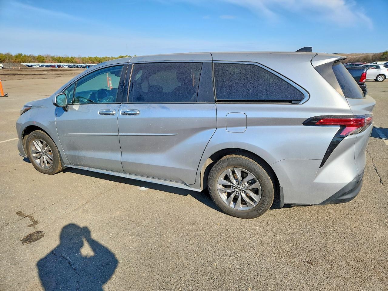 Toyota Sienna XLE AWD 7-Passenger (Natl) 2021