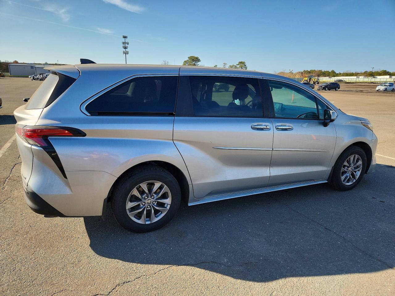 Toyota Sienna XLE AWD 7-Passenger (Natl) 2021