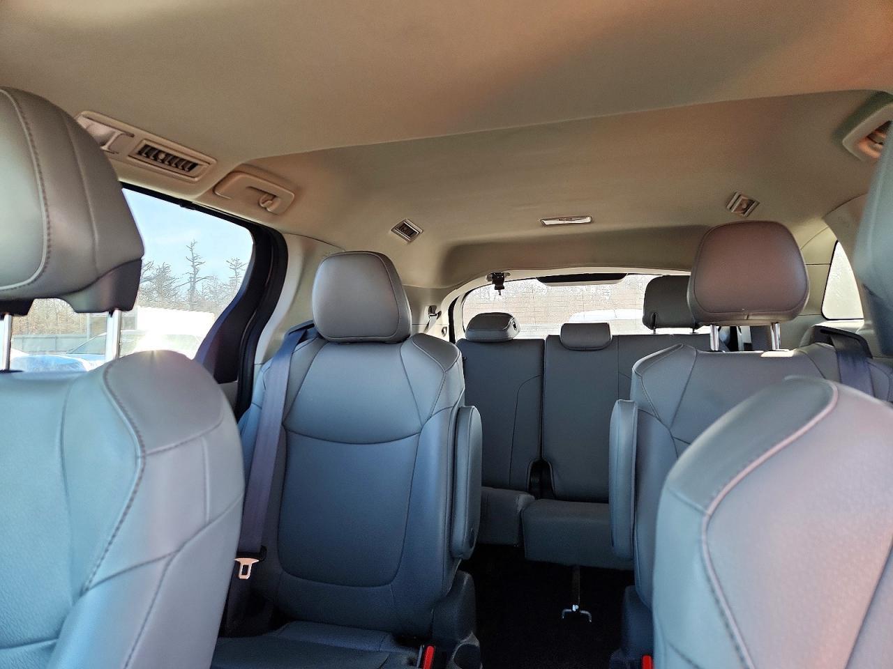 Toyota Sienna XLE AWD 7-Passenger (Natl) 2021