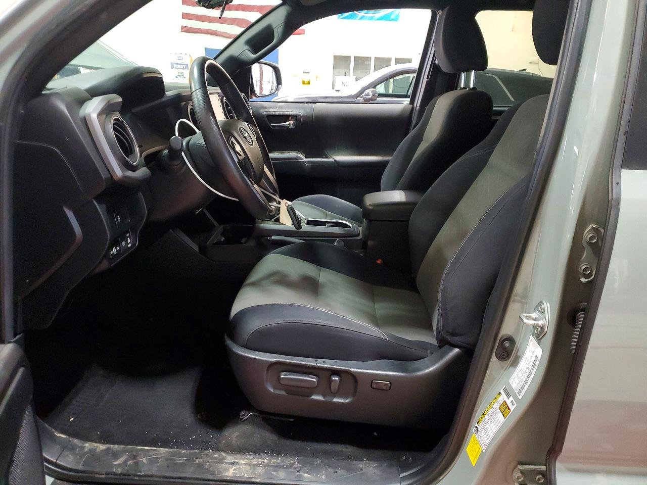 Toyota Tacoma 4WD SR Double Cab 5' Bed V6 AT (Natl) 2022