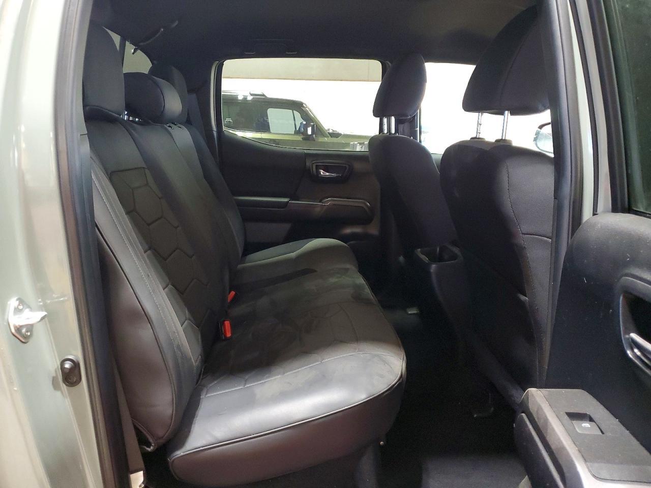 Toyota Tacoma 4WD SR Double Cab 5' Bed V6 AT (Natl) 2022
