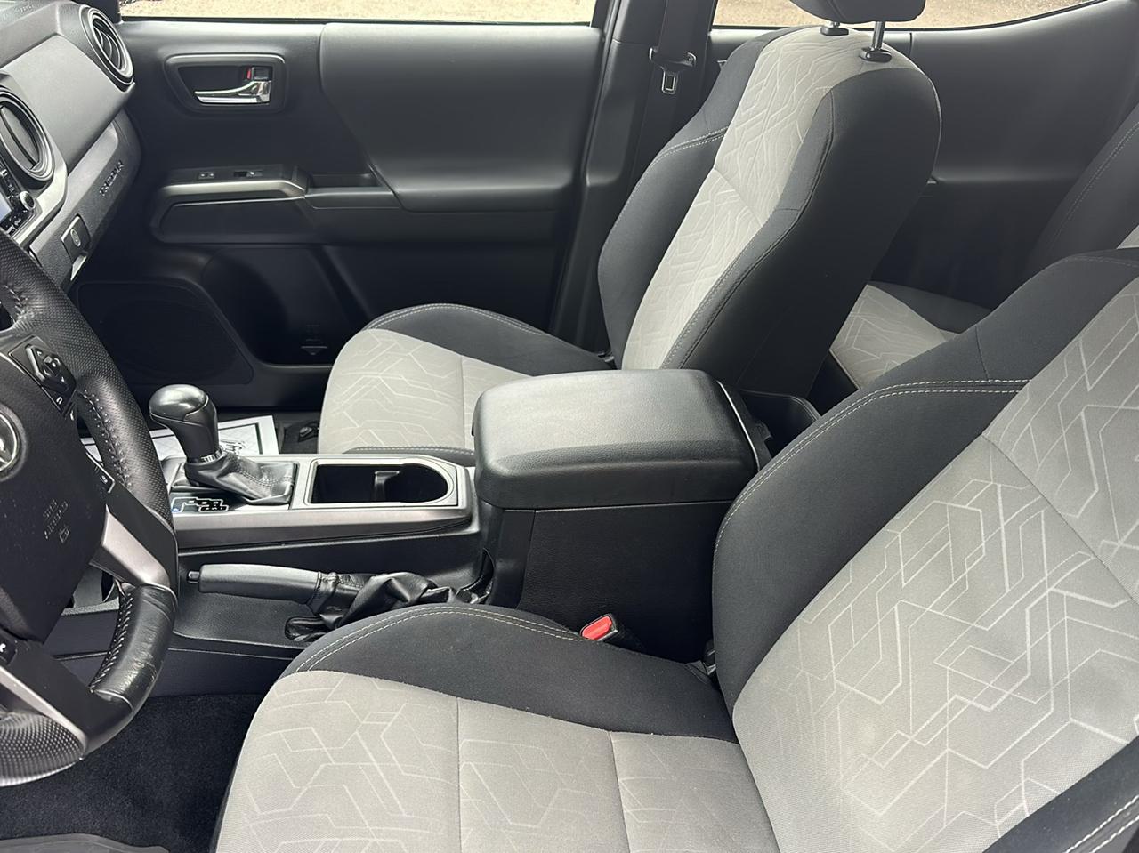 Toyota Tacoma 4WD SR Double Cab 5' Bed V6 AT (Natl) 2022